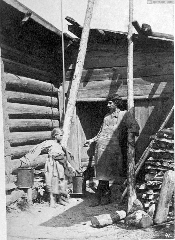 Быт крестьян в 19 веке в россии. Крестьянский быт 19 века изба. Крестьянская изба 19 века печь. Крестьянский быт xix в. Крестьянский быт 19 века изба.