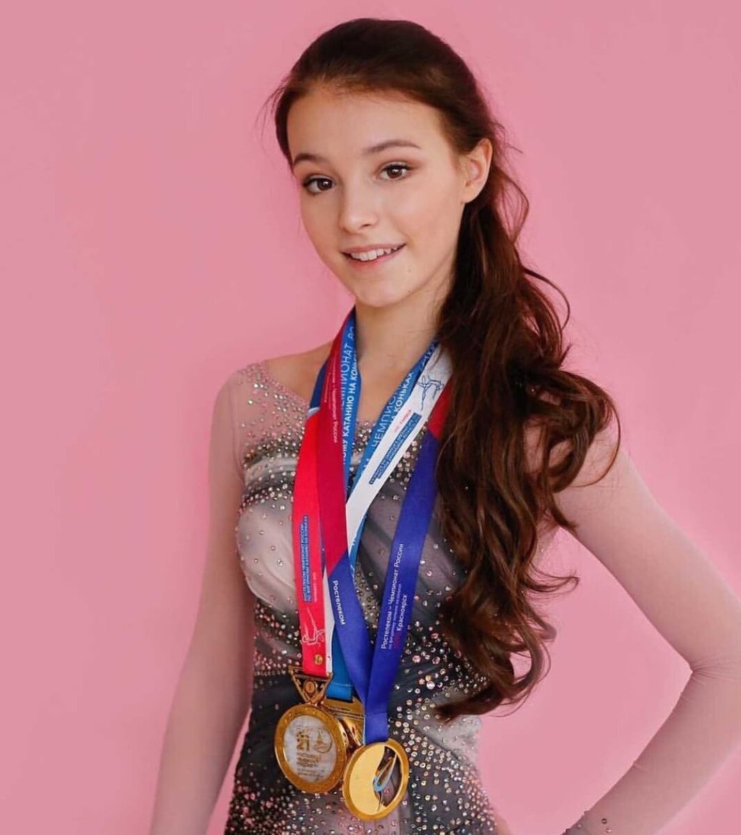 Анна Щербакова с тремя золотыми медалями Чемпионатов России. Фото из открытых источников 