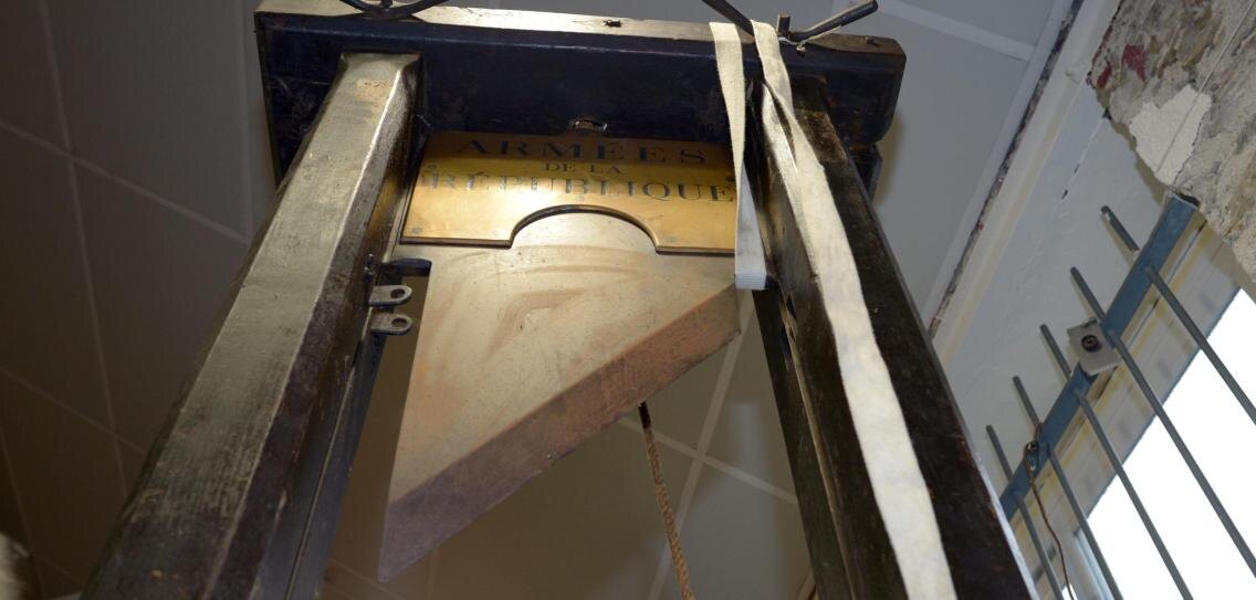 Последний смертный приговор в Западном Берлине был приведен в исполнение 11 мая 1949 года на гильотине французского типа.