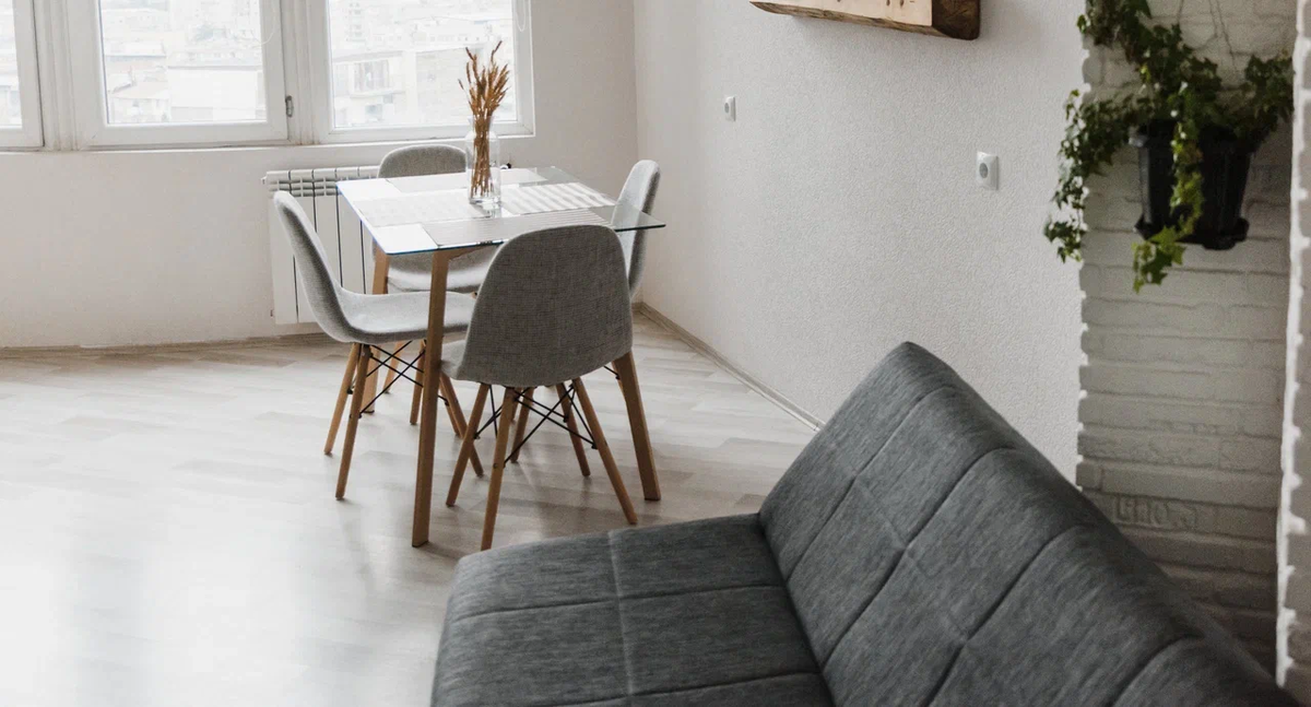 There are many types of flooring, but the two most popular are lengthwise and crosswise. We tell you what these types of styling are and which method is best to choose in a given situation.-3