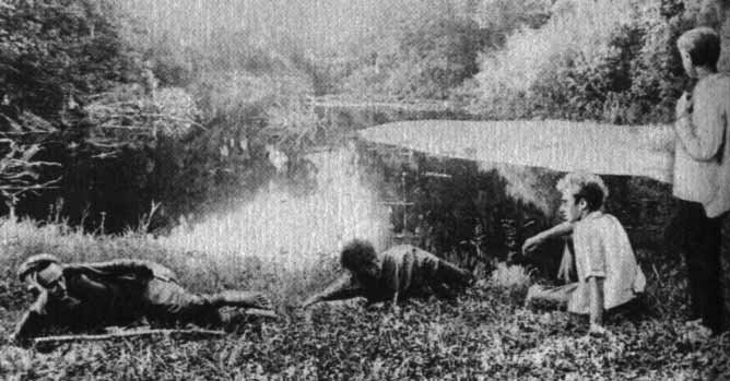 Даниил Андреев (слева) с друзьями на берегу Неруссы. Лето 1932 года. Фото с сайта https://commons.wikimedia.org/wiki/