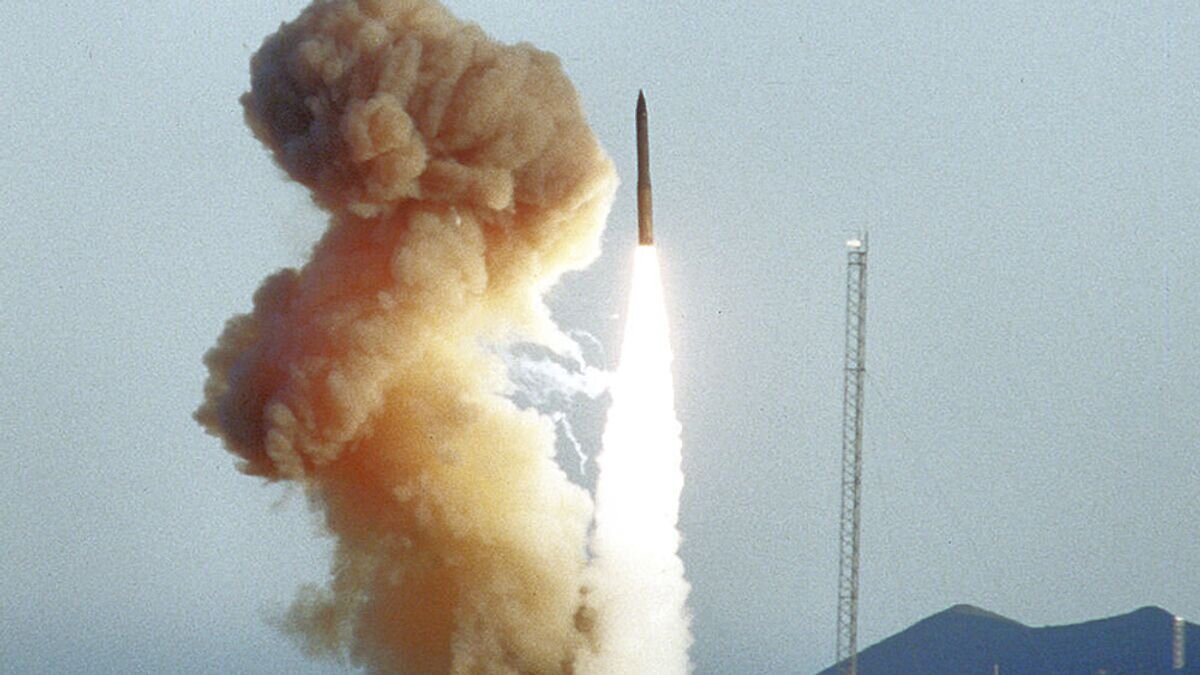    Запуск американской баллистической межконтинентальной ракеты Minuteman IIICC0 / United States Air Force /