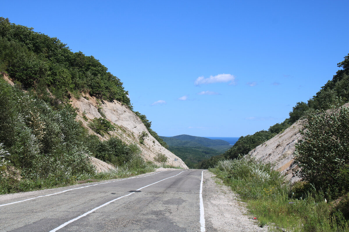 Последний перевал перед заливом Владимира, откуда уже видно море.