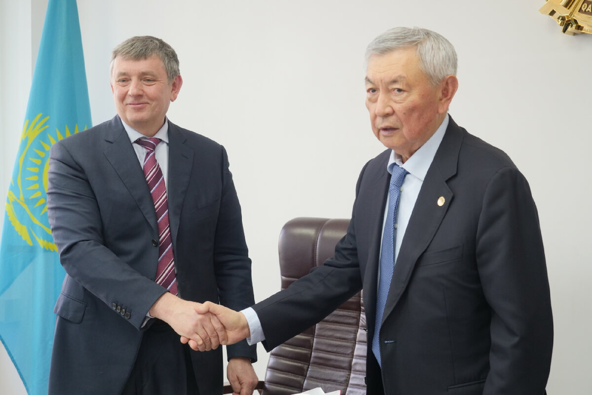 Встреча Кокшарова В. А. с Абыкаевым Н. А. Фото: Дмитрий Бенеманский.