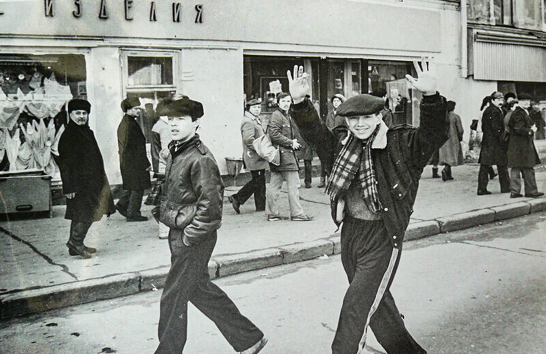 Советские группировки. Фураги Самара группировка. Улица Баумана 1990. Улица Баумана Казань 1990. Группировки Казани 80-х