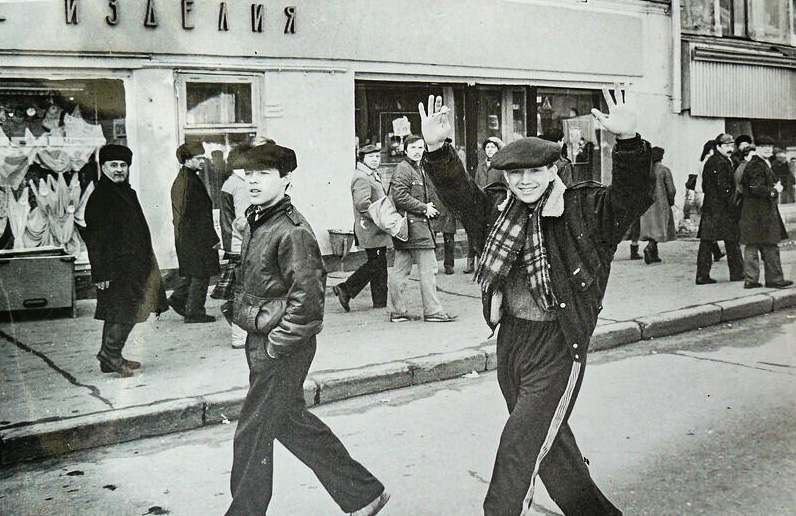 80 е группировки. Фураги Самара группировка. Улица Баумана 1990. Улица Баумана Казань 1990. Группировки Казани 80-х.