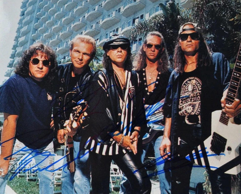 группа SCORPIONS 1993 - слева направо: Герман Раребелл, Рудольф Шенкер, Клаус Майне, Ральф Рикерманн и Матиас Ябс