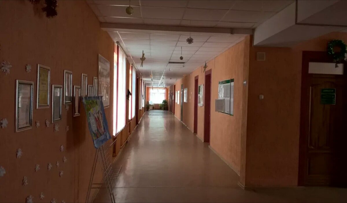 Коридоры детского дома.