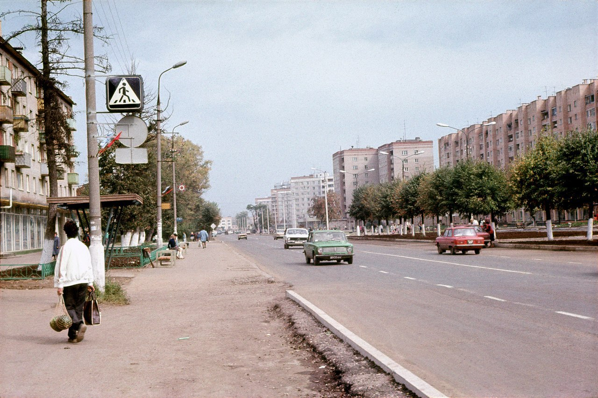 Советский серпухов фото. Серпухов 2000 год. Ул Ворошилова Серпухов в 80 х. Серпухов 1990. Улица Ворошилова 70 Серпухов.