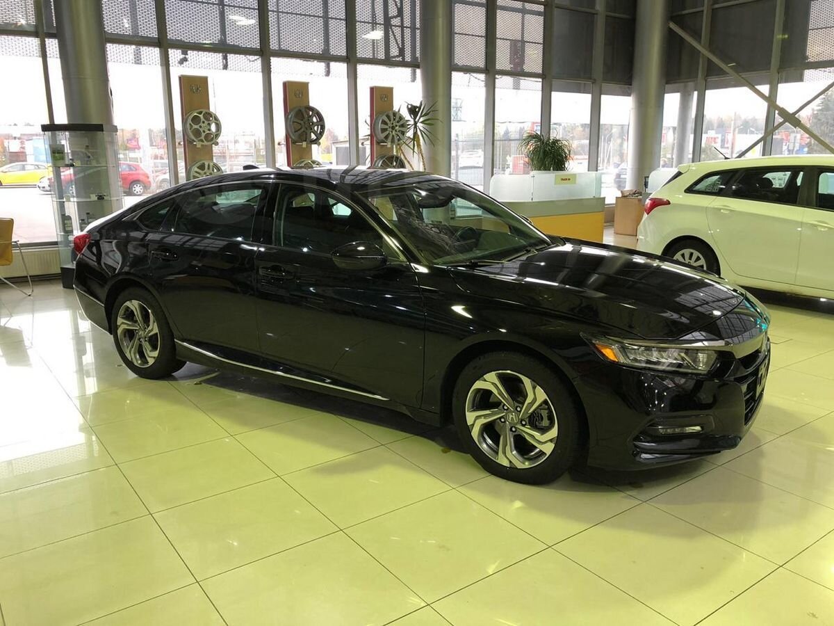 Начнем со стоимости самого автомобиля. Honda Accord IX Рестайлинг 2017 года выпуска стоит 2 миллиона 620 тысяч рублей. Фото взято с drom.ru