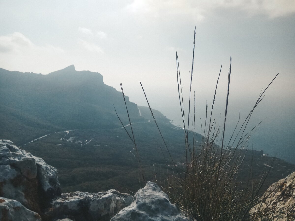 Затем нужно добраться на вооот на ту треугольную вершину - Ильяс-Кая