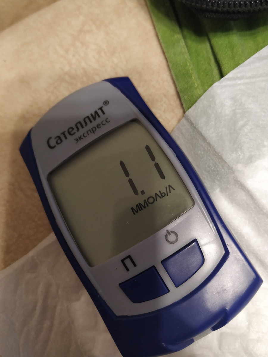 Но дома цирк с конями не закончился, мне пришлось поить его глюкозой, в ветеринарке не рассчитали и дали очень мало :( 