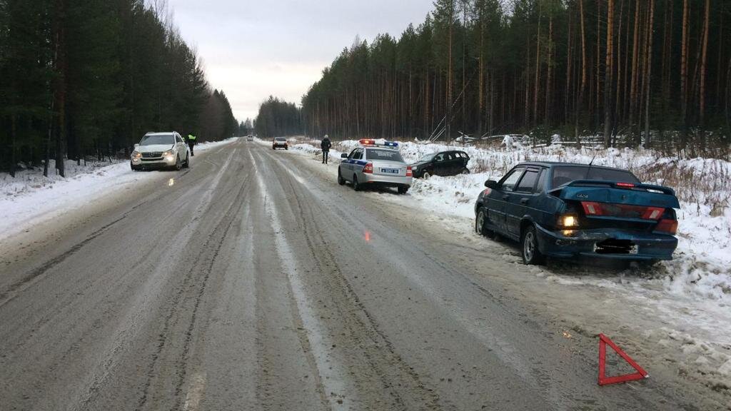 Последствия тройного ДТП.