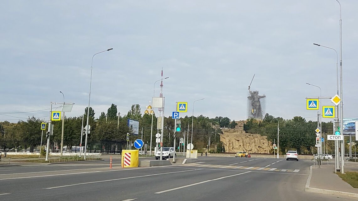 А вот с мемориалом "Родина-Мать" не повезло. Она видимо была на реконструкции к 75-летию победы в Великой Отечественной Войне.