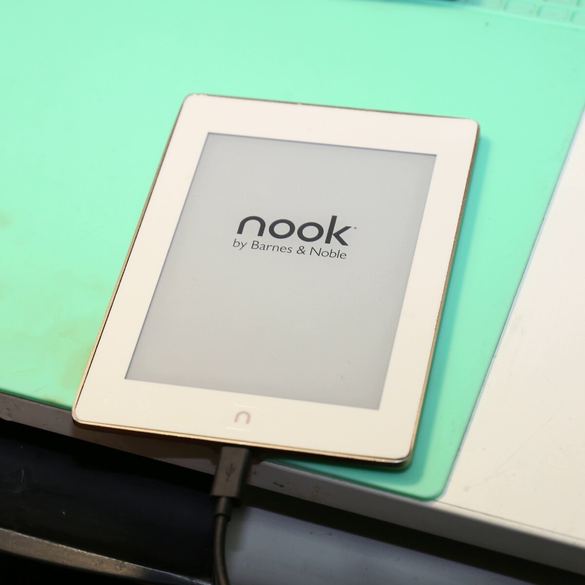 Электронная книга Nook Glowlight Plus