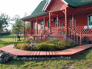 Стилей оформления крыльца существует достаточно много. Среди них можно выделить самые распространенные: