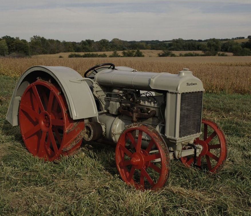 Первые трактора. Fordson трактор. Американский трактор Форд. Фордзон-Путиловец трактор. Фордзон-Путиловец СССР.