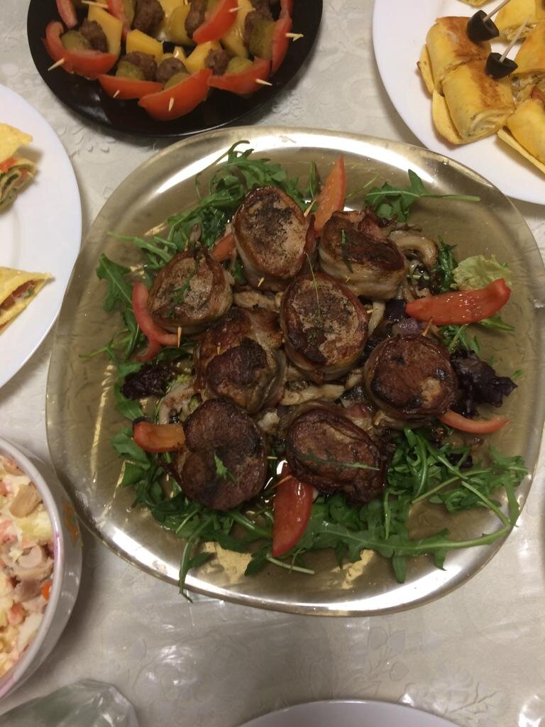 Украсить тарелочку можно любой зеленью.