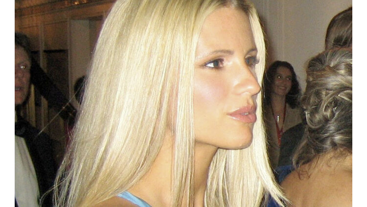 Модель, телеведущая, считается одной из самых красивых женщин Швейцарии 