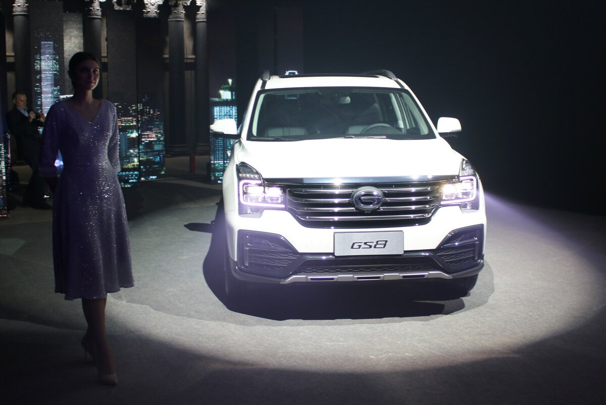 GAC GS8 в белом цвете