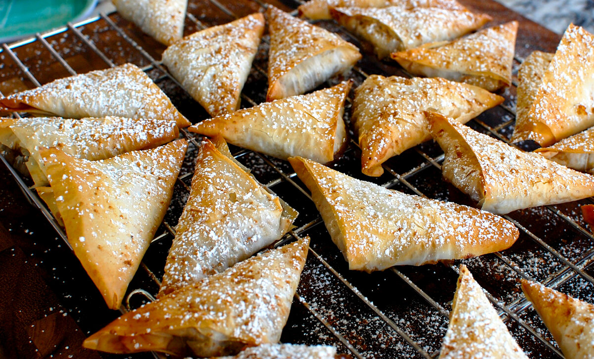 Пирожки фило с курицей и грибами. Источник: for-cheese.ru