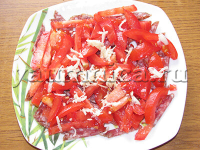 Салат с копченой колбасой - рецепты с фото