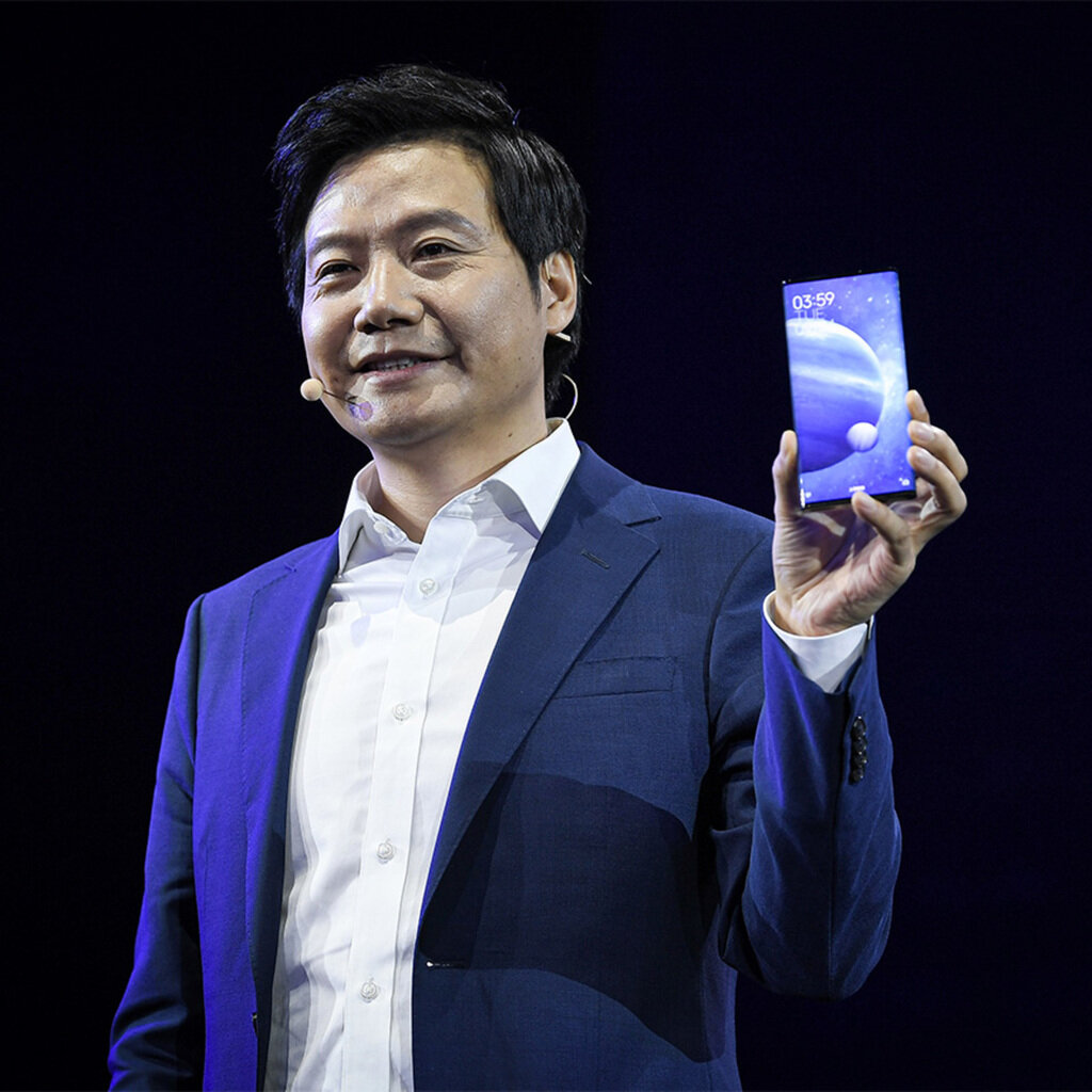 Генеральный директор Xiaomi Лэй Цзюнь (Lei Jun) в честь десятилетия компании рассказал о ее истории. В частности, Цзюнь раскрыл секрет появления названия корпорации, передает Mydrivers.

По словам топ-менеджера, основатели сперва остановились на двух вариантах: Red Star и Xuande. От первого пришлось отказаться, так как на рынке уже существовала компания с таким же названием, от второго — из-за неблагозвучности. В расширенный список также попали названия Qianqi, Antong, Lingxi и другие.