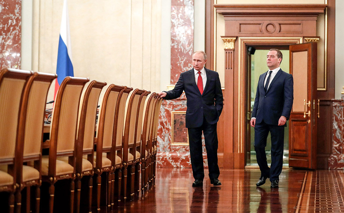 Премьер-министр Дмитрий Медведев объявил об уходе правительства в отставку в полном составе. Днем Владимир Путин выступил с посланием Федеральному собранию, в котором анонсировал изменения в Конституции. 