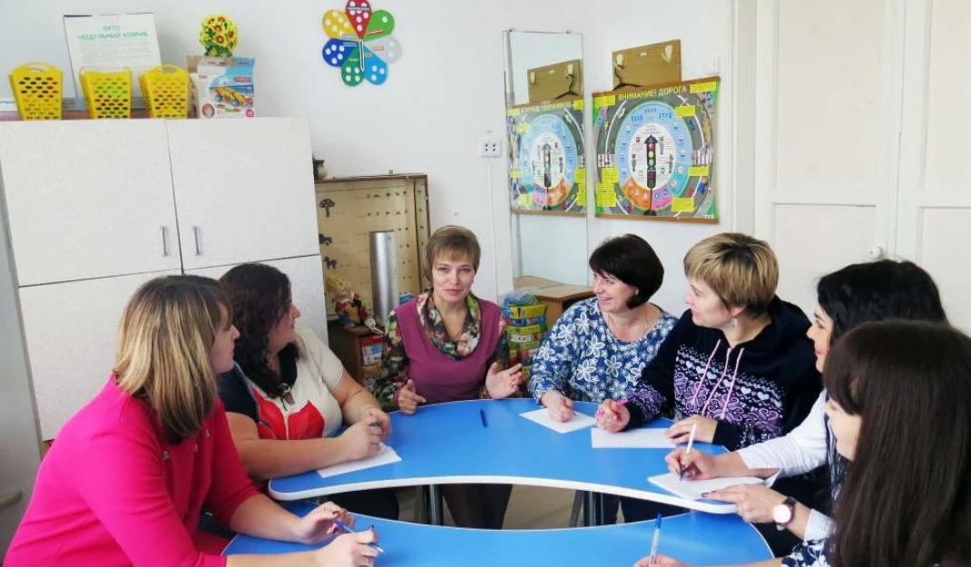 Собрание детских игр. Форма собрания в детском саду. Родительское собрание в детском саду. Фото родительского собрания в детском саду. Книги о русских народных играх.