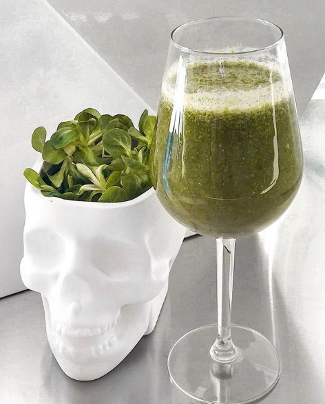 Ника Болзан - автор курса, трижды мама, коуч, эксперт-блогер в сфере материнства, беременности и родов. Первый в РБ создатель уникального онлайн-курса по подготовке к родам «Рожу и останусь девочкой». Спикер крупных тематических мероприятий.