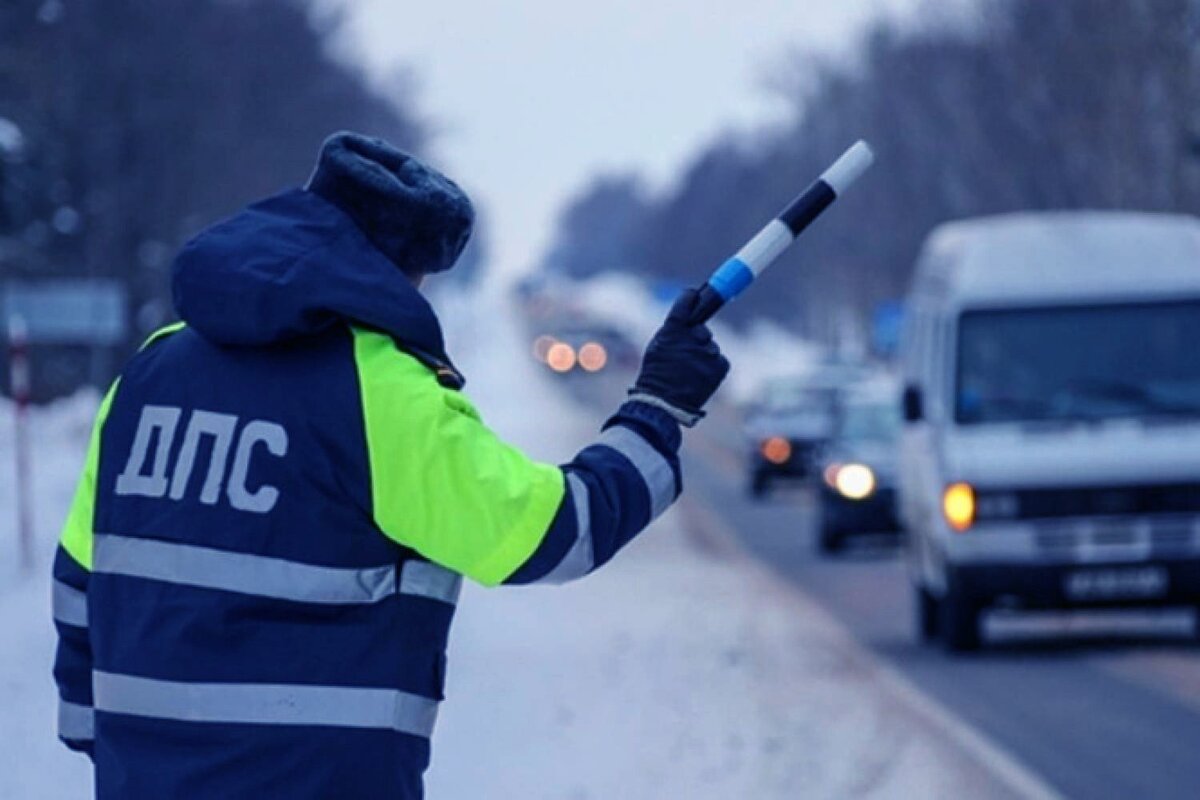 На дороге случается разное. То автомобиль подведет, то водитель оплошает. Например, потеряет документы или уверенность в отсутствии запаха перегара от последствий вчерашнего застолья — едет, трясется, чтоб не нарваться на сотрудников ГАИ. Впрочем, выход есть из любой ситуации.