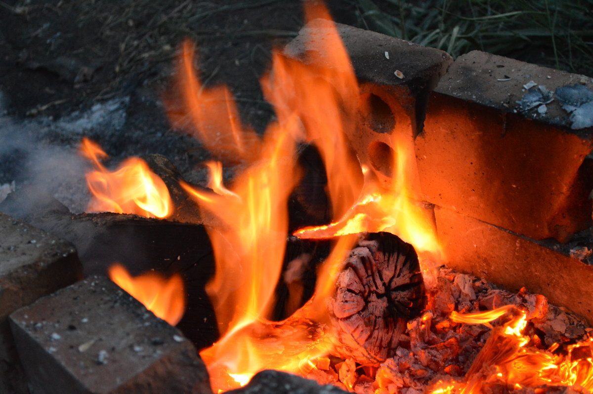 Кремень и огниво. Огонь труда. Источник: ЯндексФото