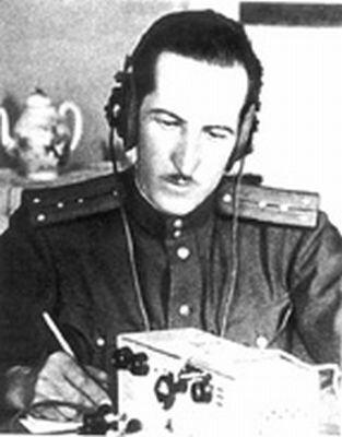А. Демьянов за работой