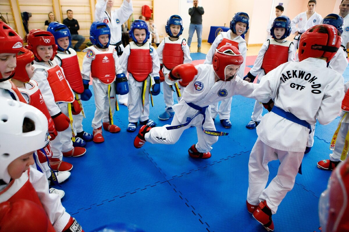 Спортивная школа чемпион логотип