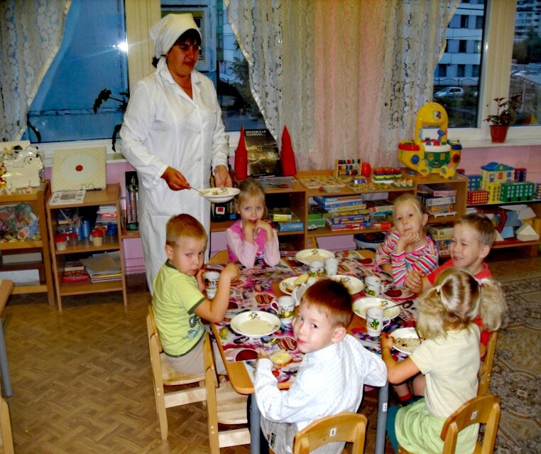 Вакансии в садике. Няня в детском саду. Помощник воспитателя в детский сад. Младший воспитатель. Младший воспитатель в детский сад.