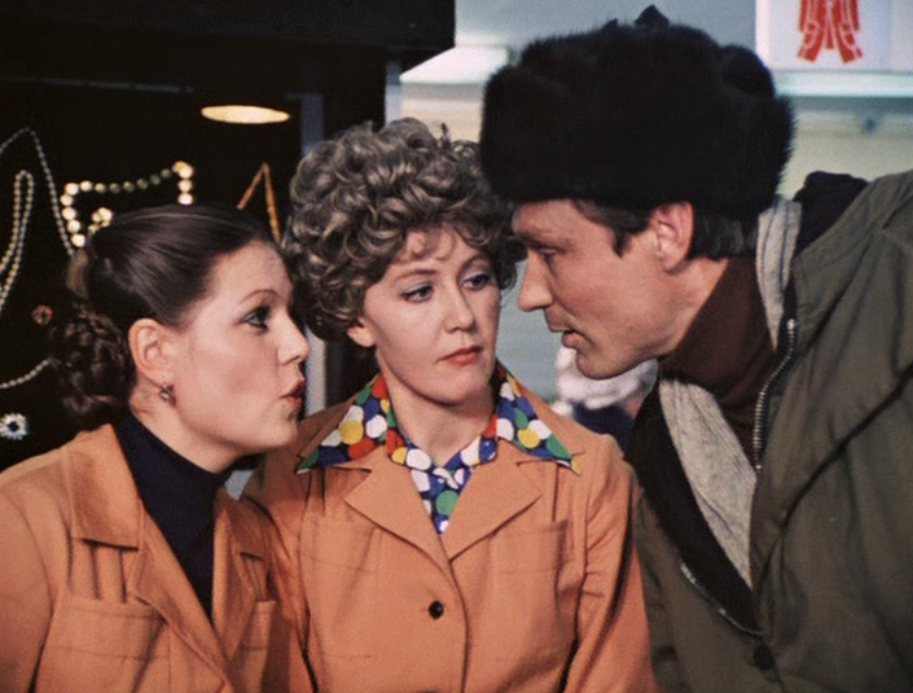 Кадр из фильма "Мужики!..". В центре в кудрявом парике актриса Вера Лескова.