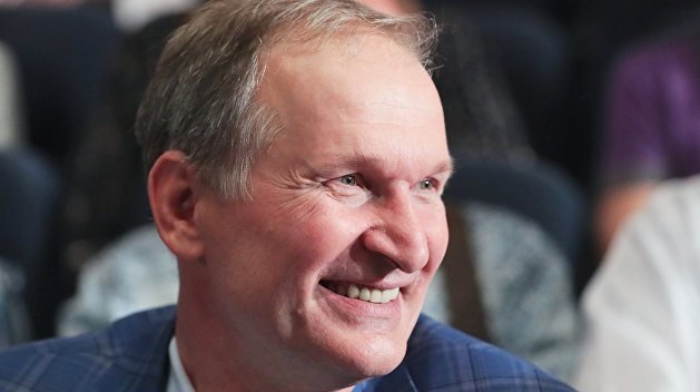 Звезда «Сватов», российский актер Федор Добронравов признался, что на съемочной площадке сериала все относятся друг к другу с любовью, не обращая внимания на страну происхождения. Об этом он рассказал в интервью изданию stolica-s.su, опубликованном 1 марта