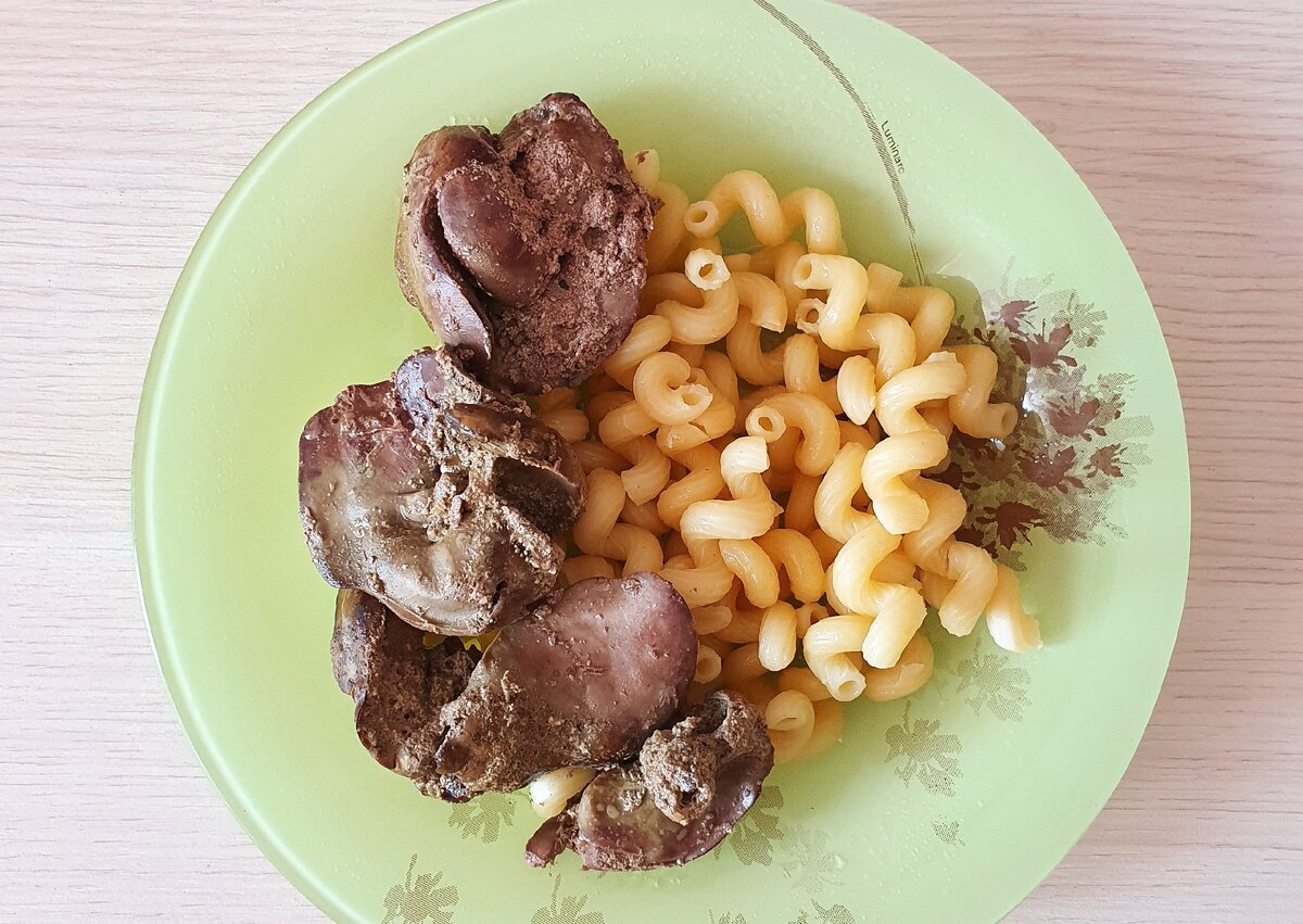 Завтрак, обед и ужин должны быть полноценными и сытными