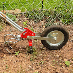 Культиватор — эффективная замена лопате и тяпке, которая существенно облегчает уход за земельным участком. Сегодня многие покупают такую технику для дач и огородов. Ручной культиватор наиболее доступен по стоимости. С его помощью хорошо рыхлить небольшие и неудобные наделы. Правильно выбрать такое устройство помогут отзывы дачников и мнения специалистов.