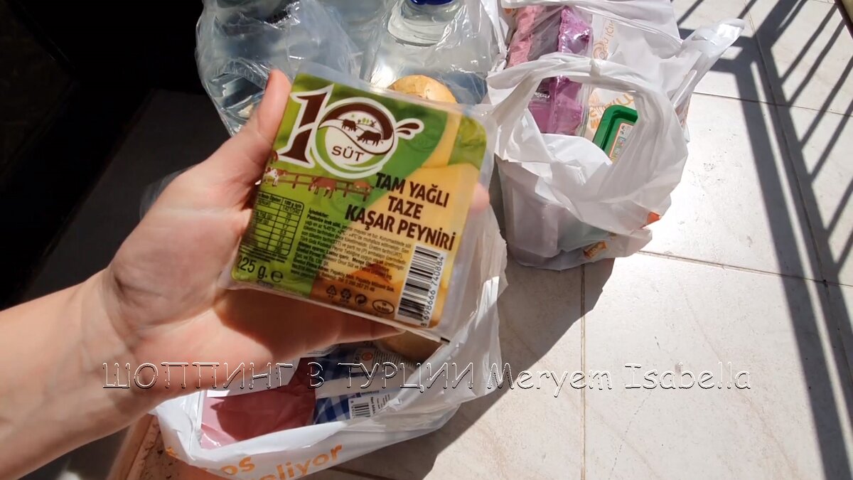 И несколько видов сыра тоже заказала, со свежим хлебом вкусно.