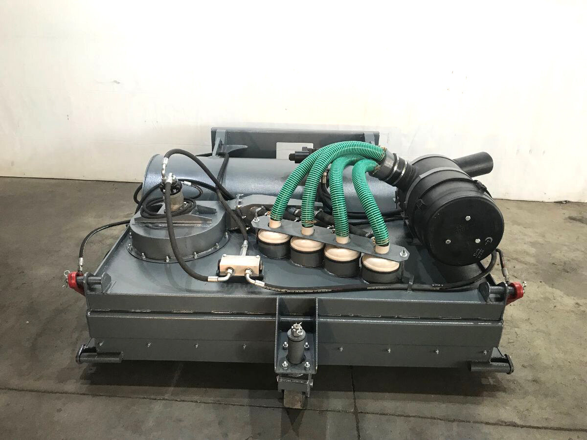 Щетка с передним бункером и пылесосом "Курган-Сервис"