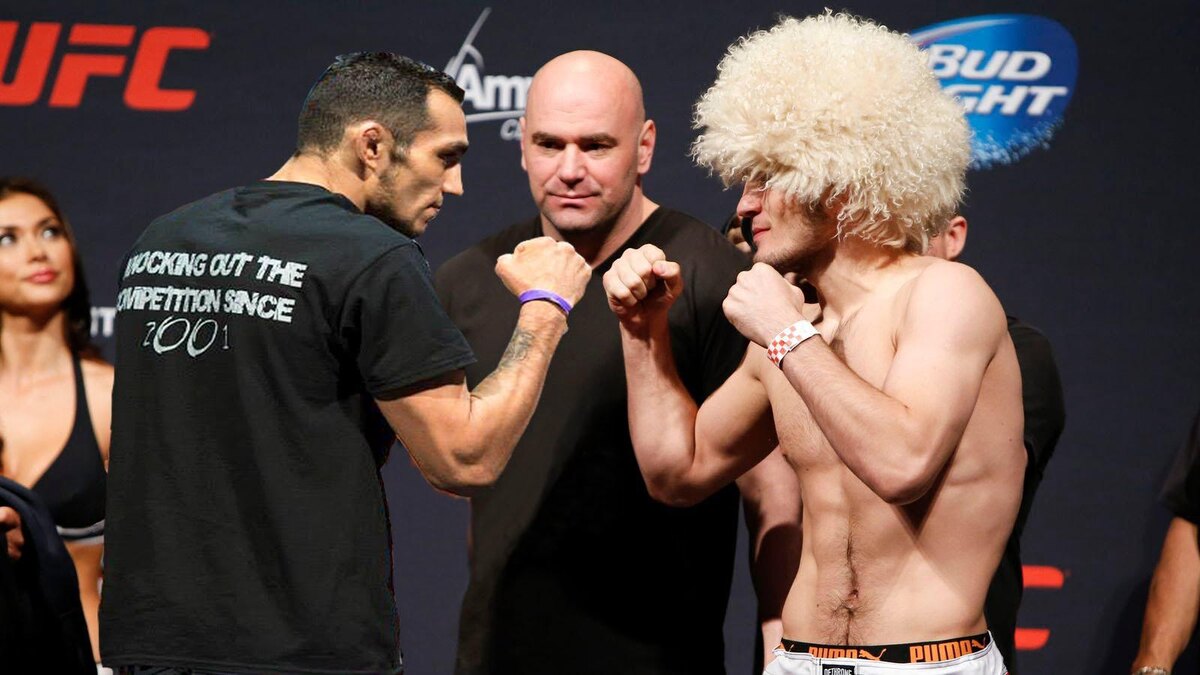 Промоушен UFC официально подтвердил, что бой между чемпионом промоушена в легком весе Хабибом Нурмагомедовым и Тони Фергюсоном не будет отменен из-за коронавируса.

Бой, как и планировалось, состоится 18 апреля на UFC 249. На данный момент неизвестно лишь место проведения поединка. 

Изначально бой Нурмагомедов – Фергюсон должен был пройти в Нью-Йорке, но был перенесен из-за пандемии коронавируса.

Ожидалось, что он состоится в Лас-Вегасе, но и там власти штата Невада запретили организацию турнира. Это пятая попытка UFC организовать данный поединок.