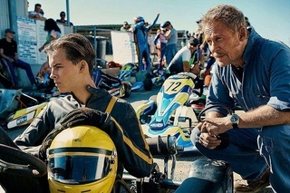 Для этого он находит себе тренера и механика для создание непобедимый машины. Ему лишь остаётся преодолеть собственное безрассудство. 