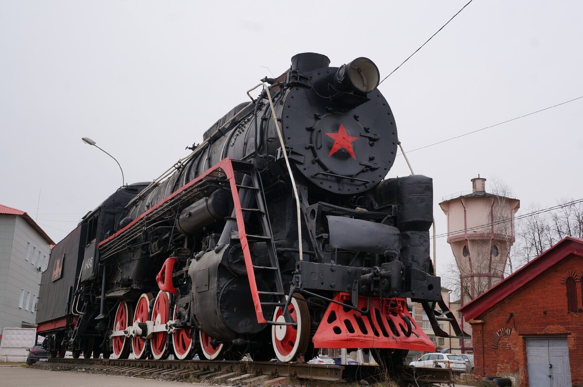 Ермолино вышний волочек. Паровоз л 4245. Вышний Волочек. Паровоз в Вышнем Волочке. Памятник у ЖД вокзала Вышний Волочек.