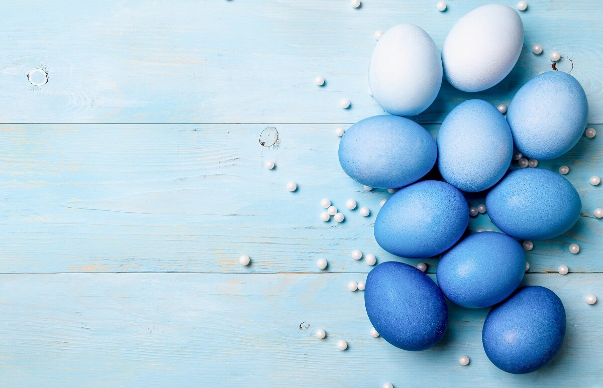 https://elements.envato.com/ru/blue-ombre-eggs-as-easter-2020-concept-copy-space-VYKBEZN