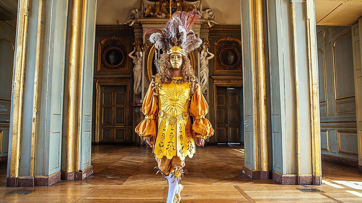 Кадр из фильма BBC4 "Король, который изобрел балет"