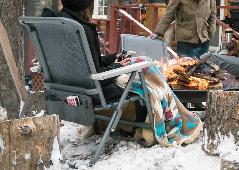 Мощная конструкция обеспечивает возможность использовать стул Hondo Chair как зимой, так и летом и, способна выдерживать экстремальные нагрузки до 226 кг.