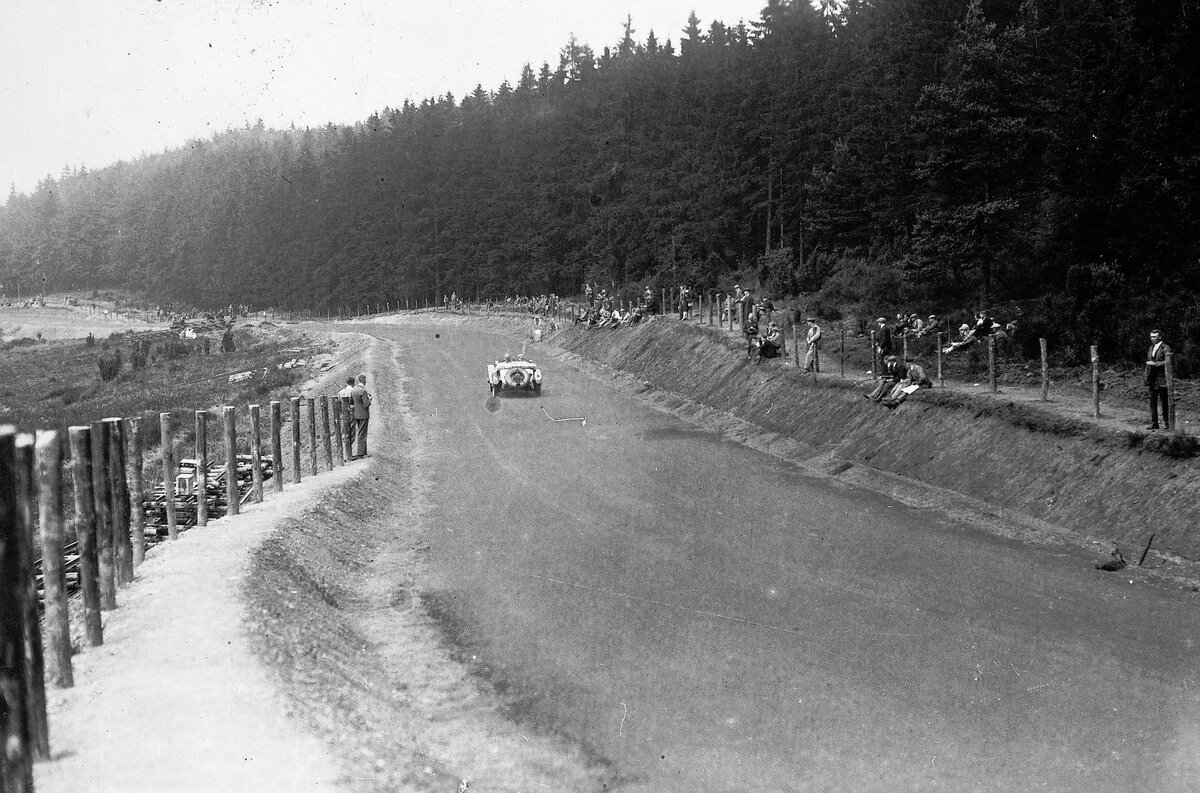 10 ответов на нестыдные вопросы про Нюрбургринг | Motor.ru | Дзен