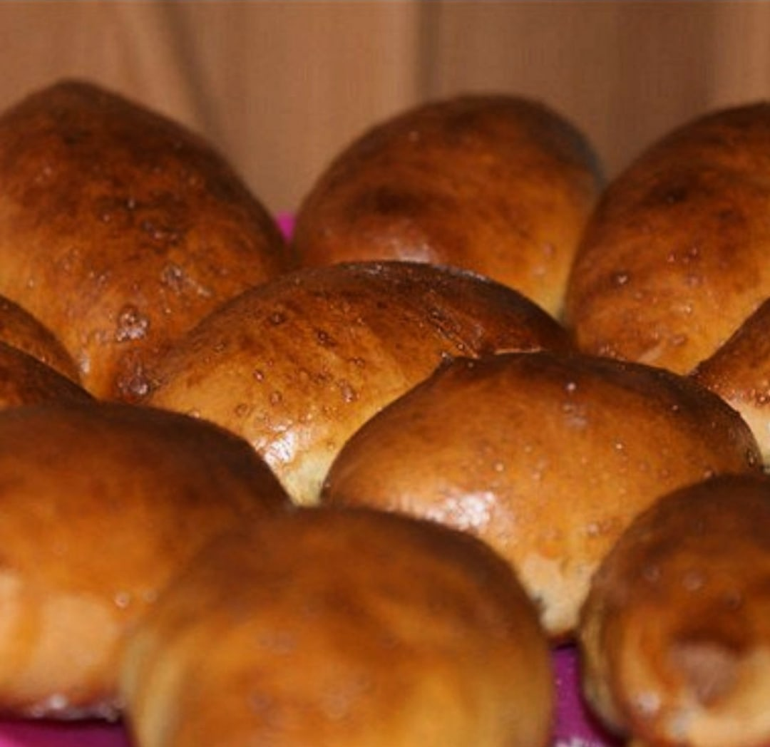 пирожки с яблоками и корицей.