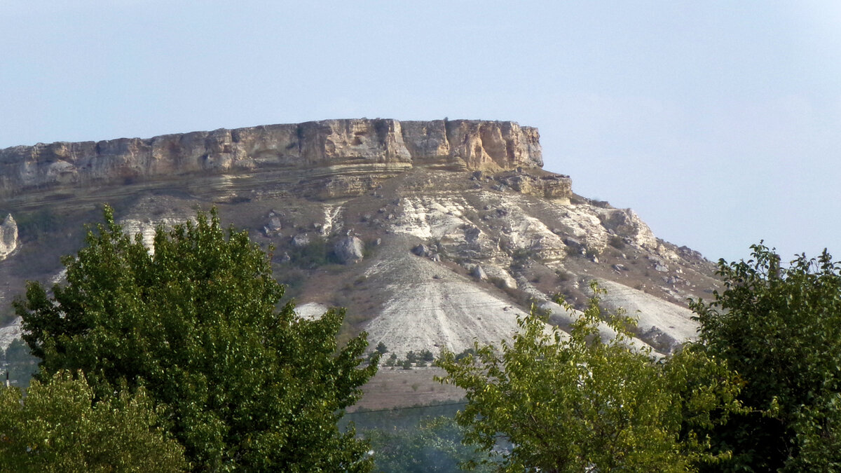 Холодная гора белогорск. Белая гора Белогорск Амурская область. Белая скала Белогорск. АИРИЗ Белогорск Крым. Белогорск Крым 1980.